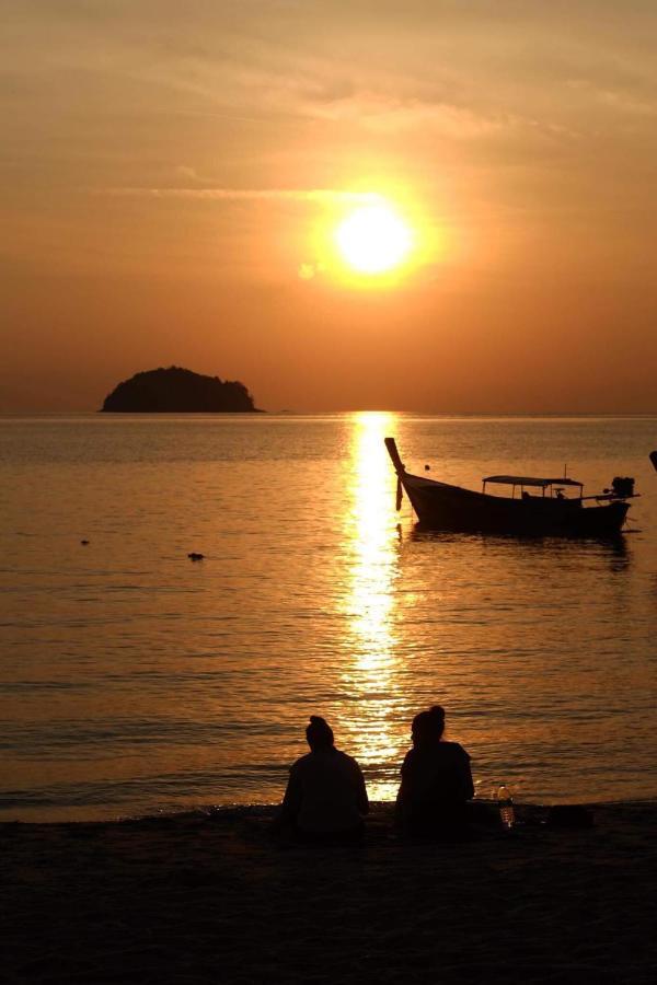Adang Sea Divers & Eco Lodge Koh Lipe Exterior foto